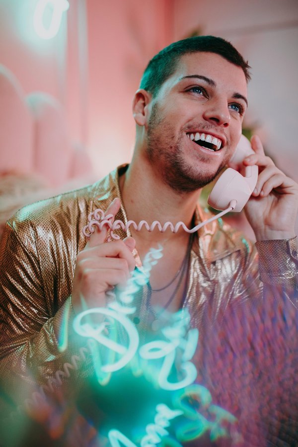 Avantages du téléphone rose en ligne : une intimité accessible à tout moment